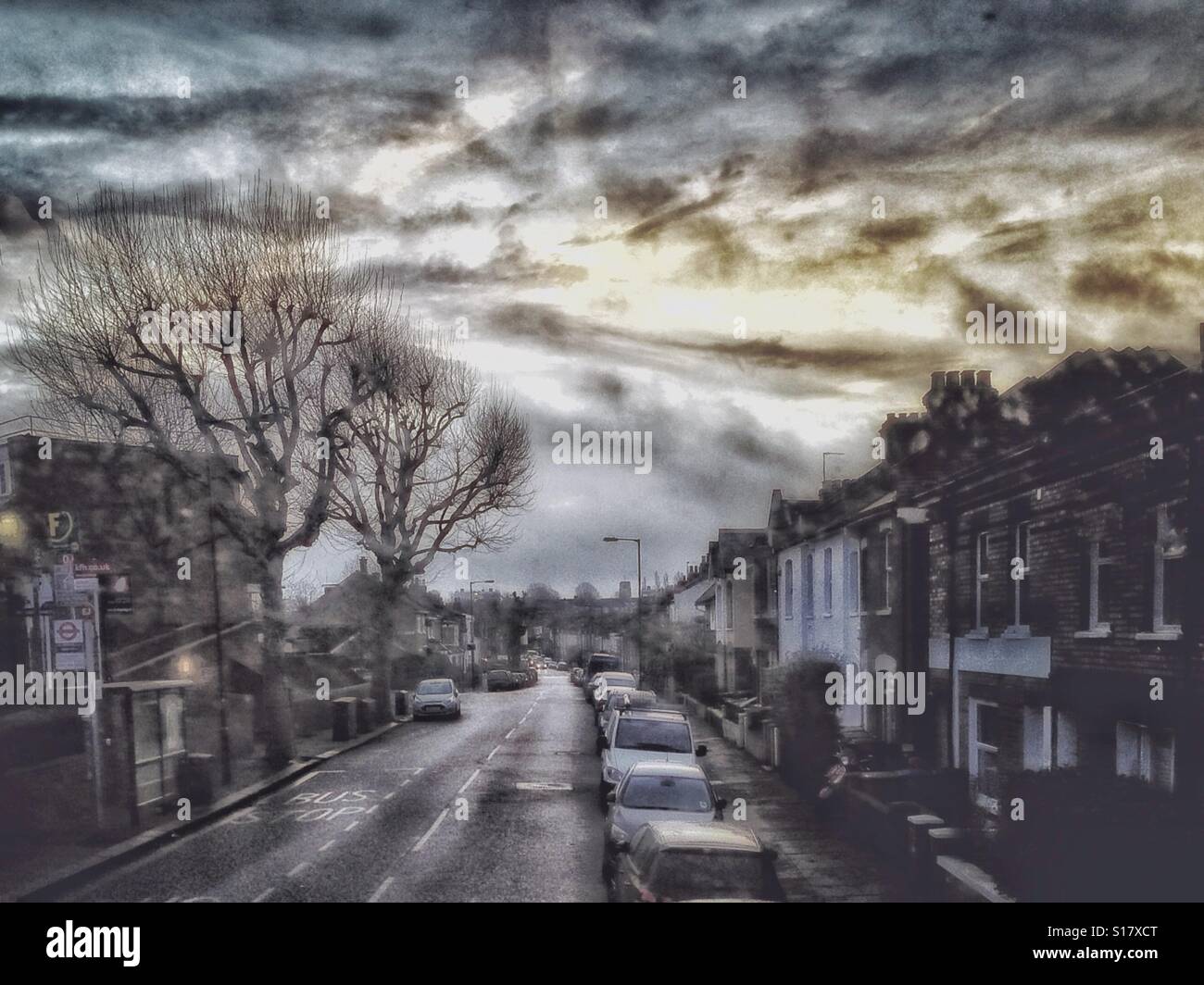 Einem Vorort London Straße. - Smartphone-aufgenommenes Stockfoto