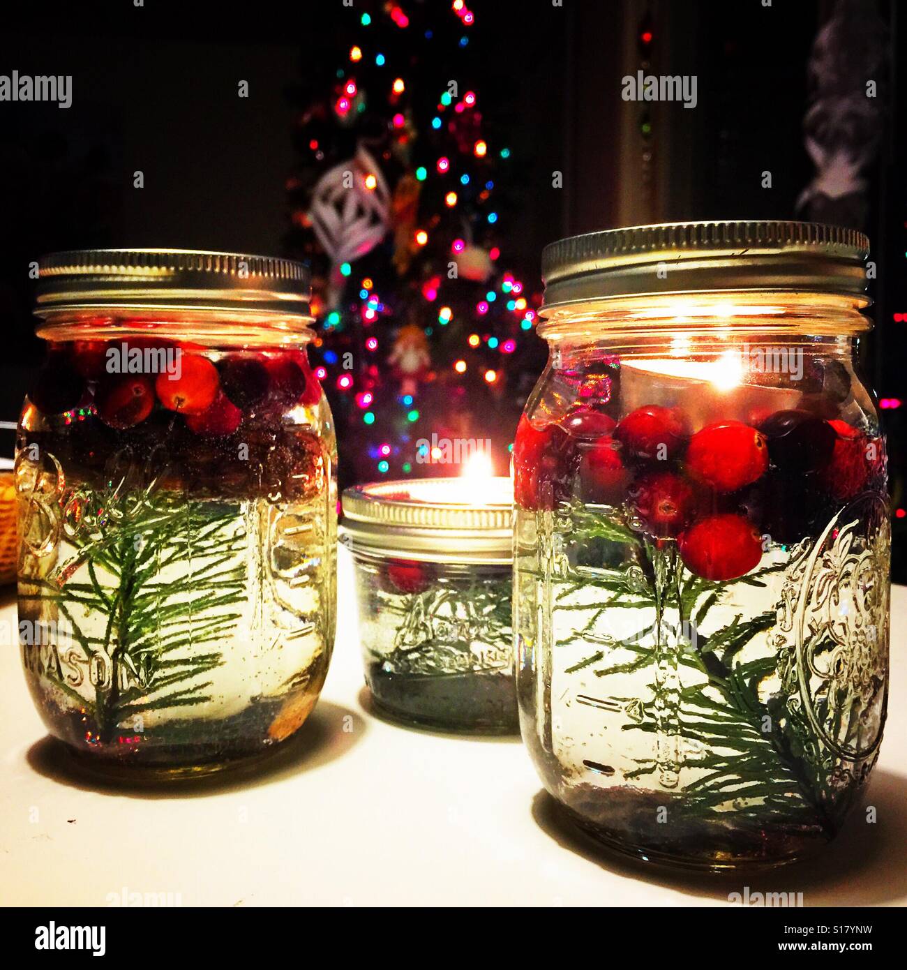 Winter Urlaub Kerzen - Smartphone-aufgenommenes Stockfoto