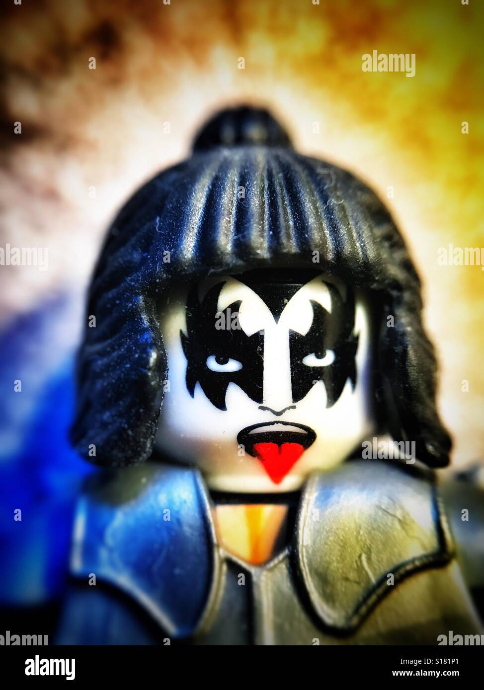 Spielzeug-Figur eines Rockstars - Smartphone-aufgenommenes Stockfoto