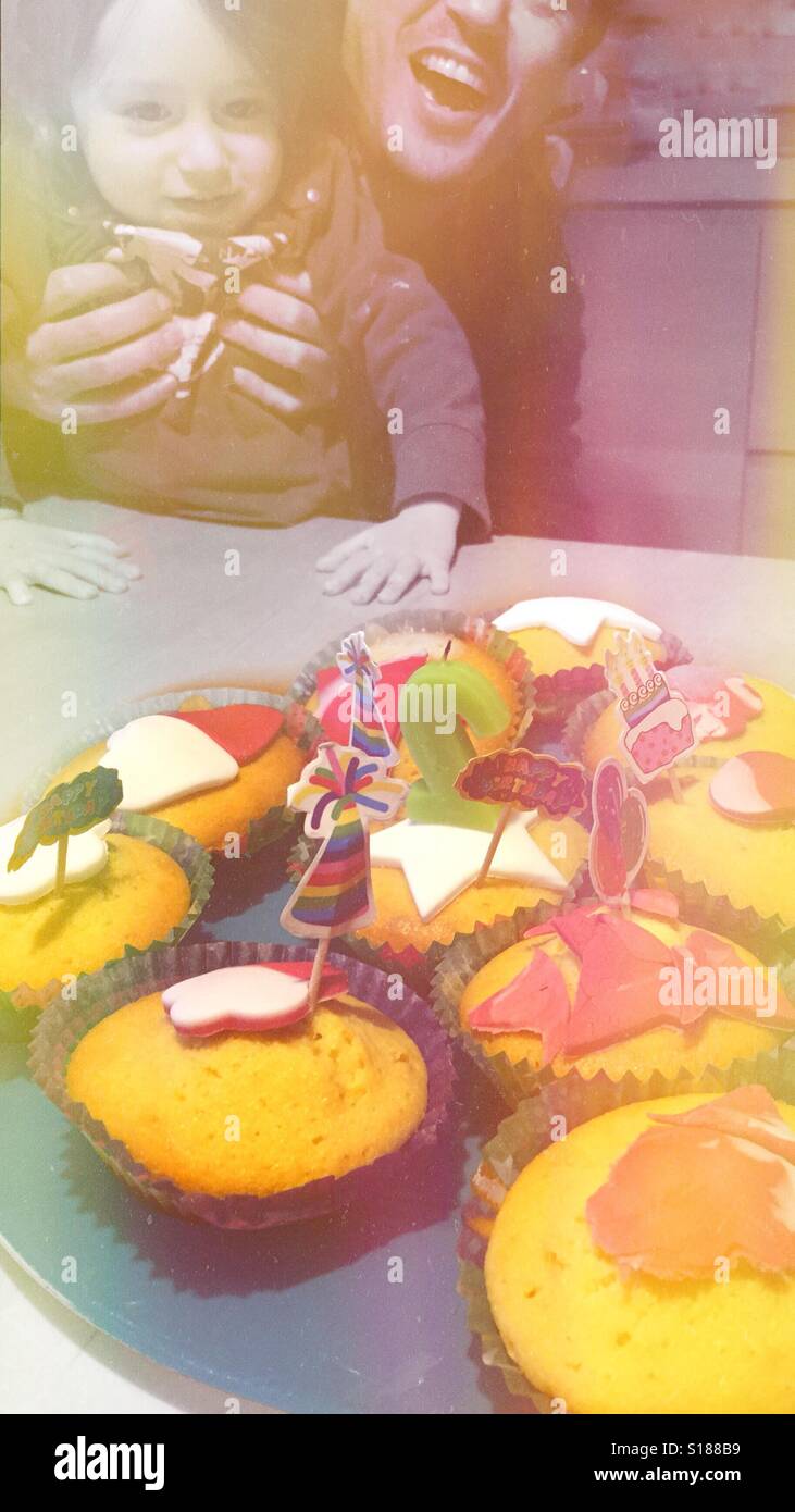 Herzlichen Glückwunsch zum Geburtstag - Smartphone-aufgenommenes Stockfoto