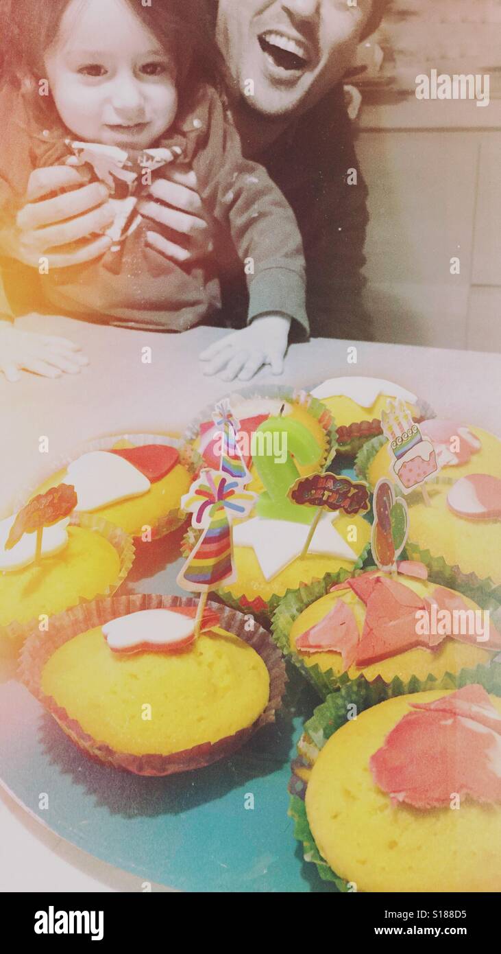 Herzlichen Glückwunsch zum Geburtstag - Smartphone-aufgenommenes Stockfoto