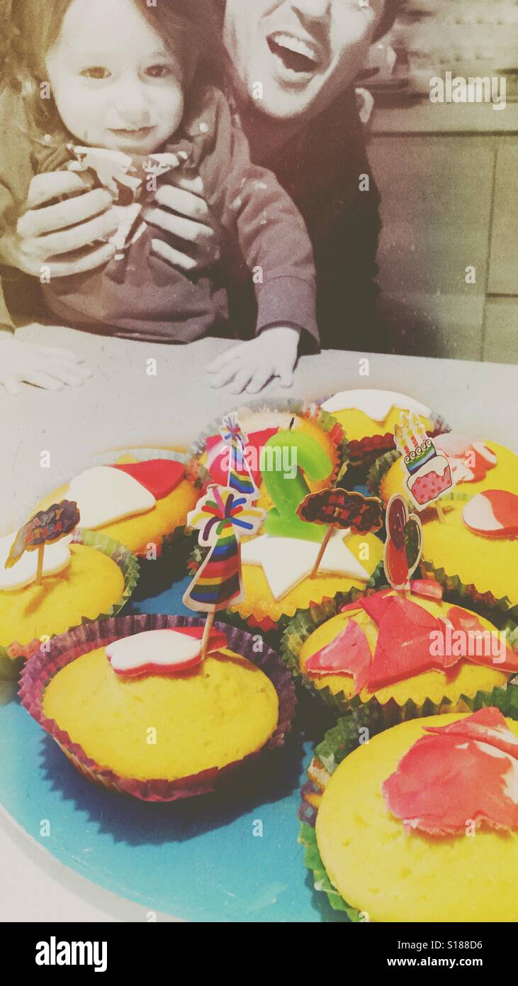 Herzlichen Glückwunsch zum Geburtstag - Smartphone-aufgenommenes Stockfoto