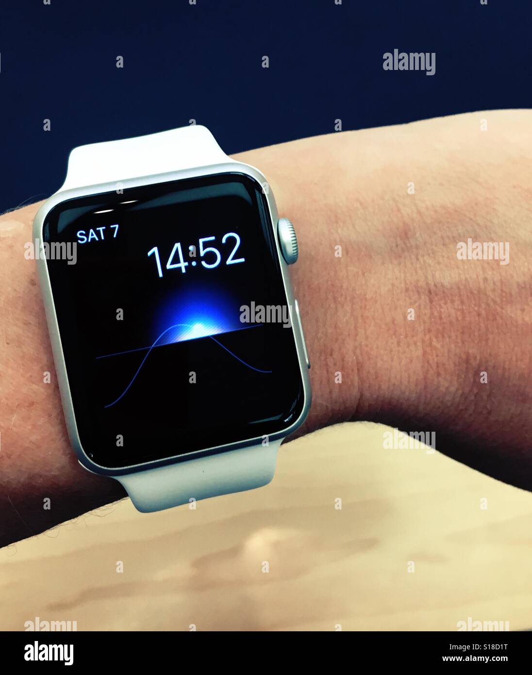 42mm Apple Iwatch am Handgelenk einer Frau Stockfoto