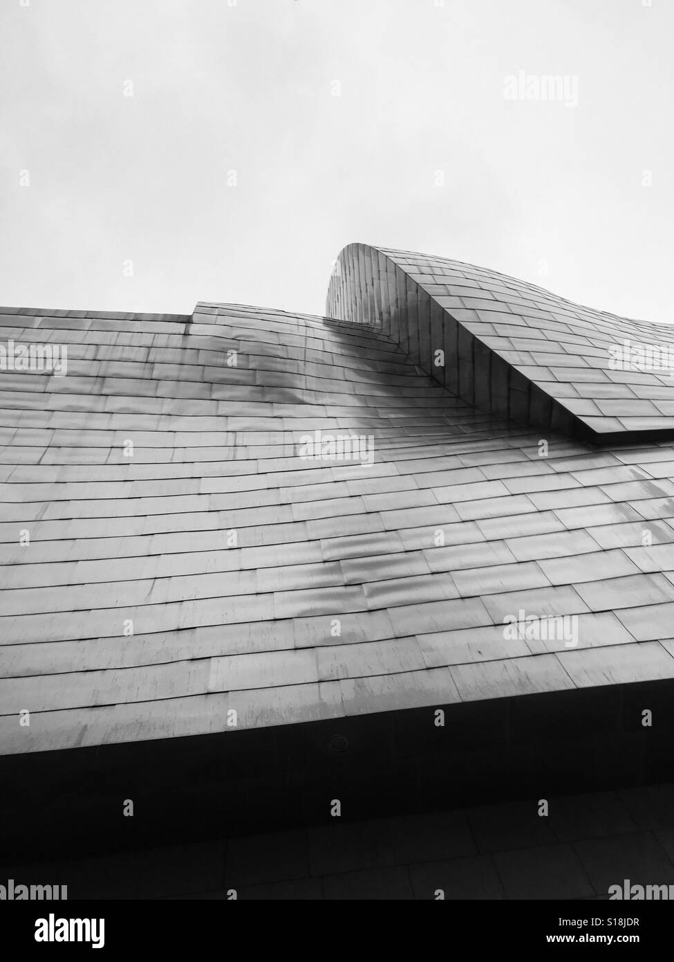 Nach oben auf eine der Facetten des Guggenheim-Museums. Stockfoto