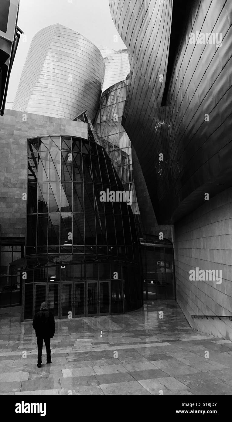 Der Eingang in das Guggenheimmuseum in Bilbao. Stockfoto