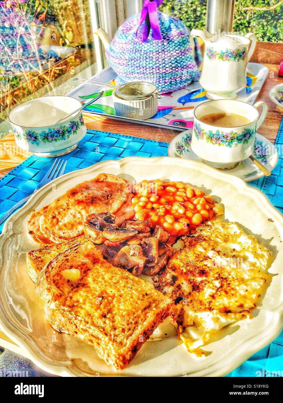 Englisches Frühstück. - Smartphone-aufgenommenes Stockfoto