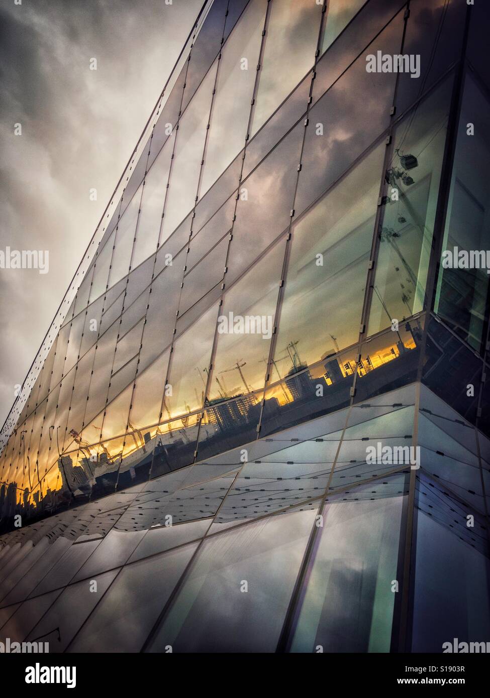 Reflexionen im The Crystal gespiegelt Gebäude, London, uk Stockfoto