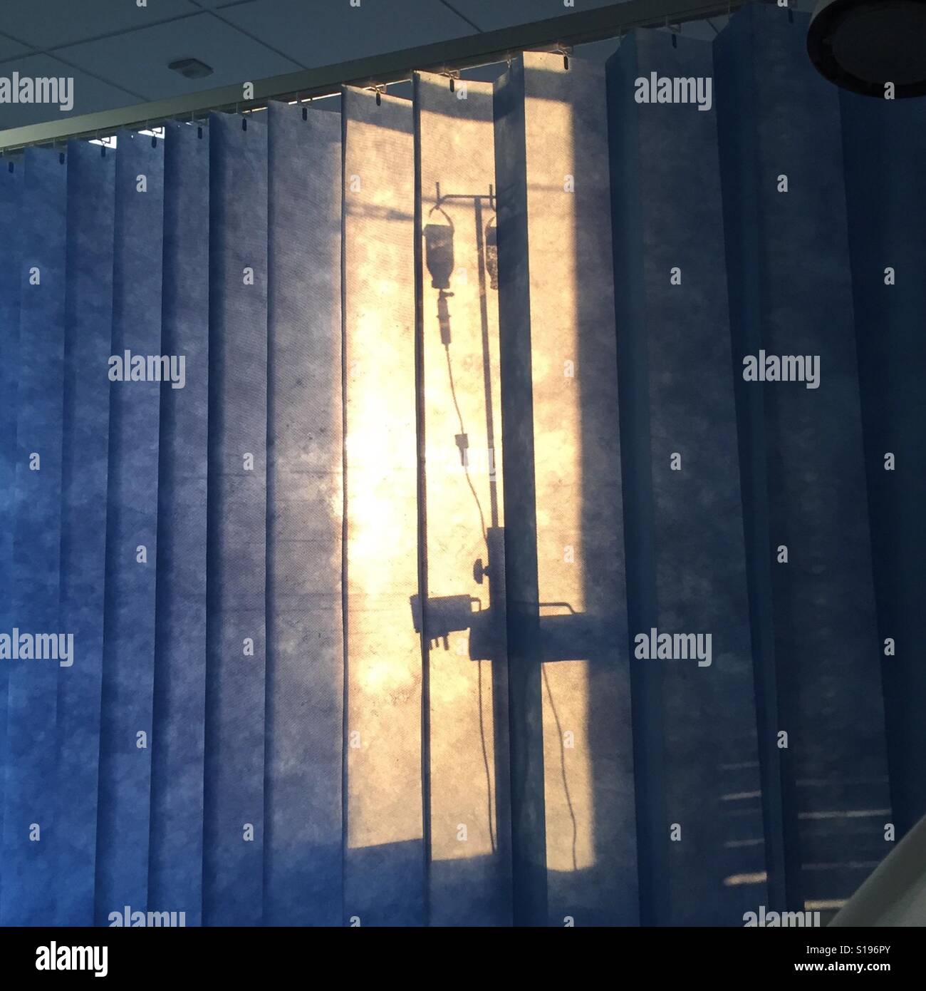 Silhouette der Tropf im Krankenhaus Stockfoto