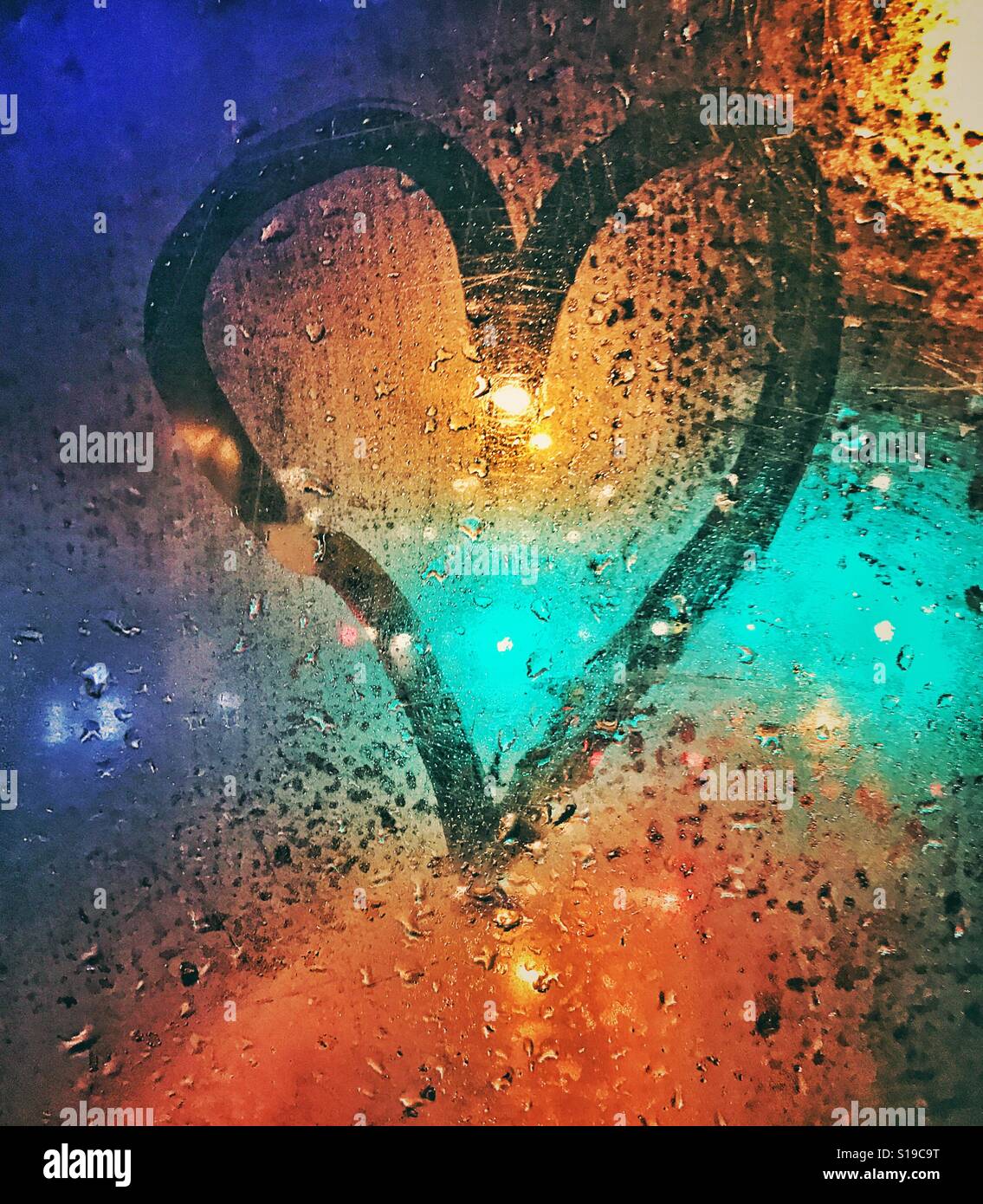 Liebe Herz Zeichen auf das Fenster eines Busses Stockfoto