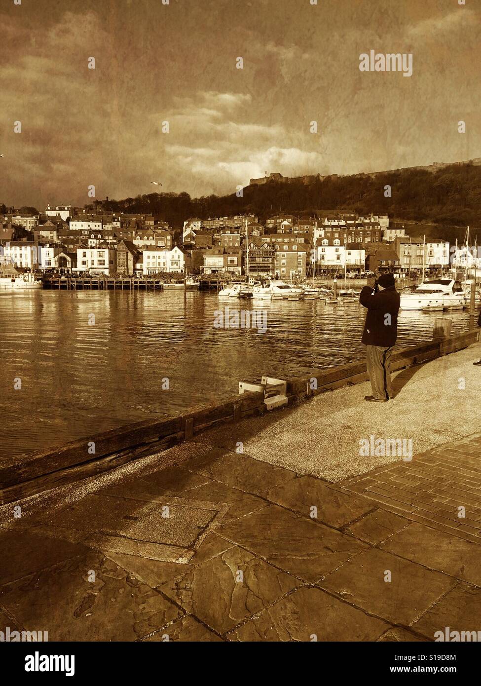 Hafen-Szene in sepia - Smartphone-aufgenommenes Stockfoto