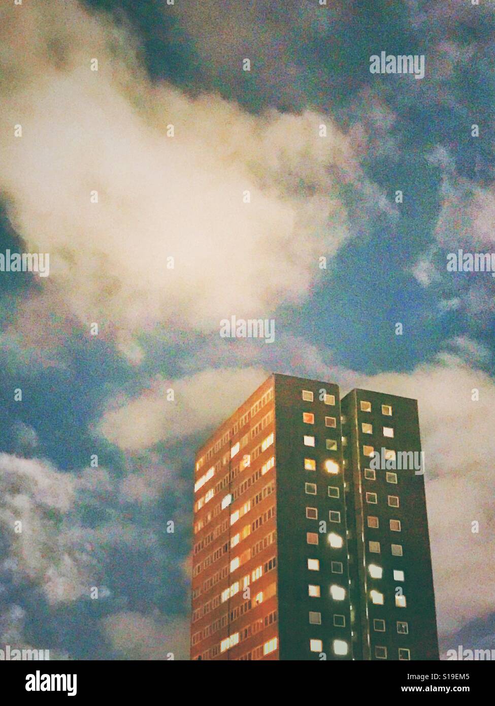 Ein Hochhaus Wohnungen Stockfoto