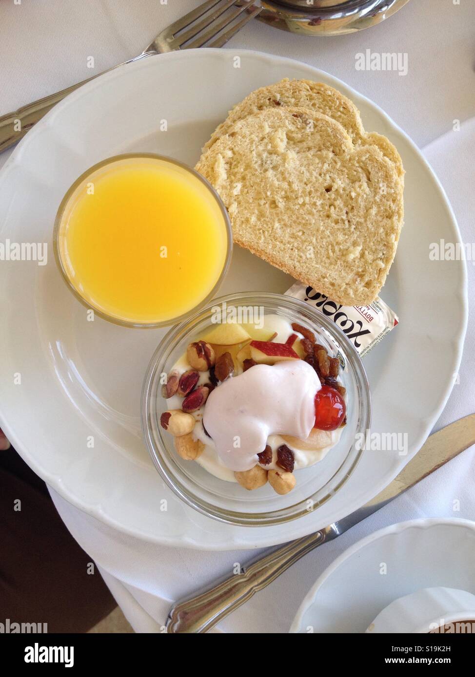 Griechenland, griechisches Frühstück, Orangensaft, Brot, Weißbrot ...