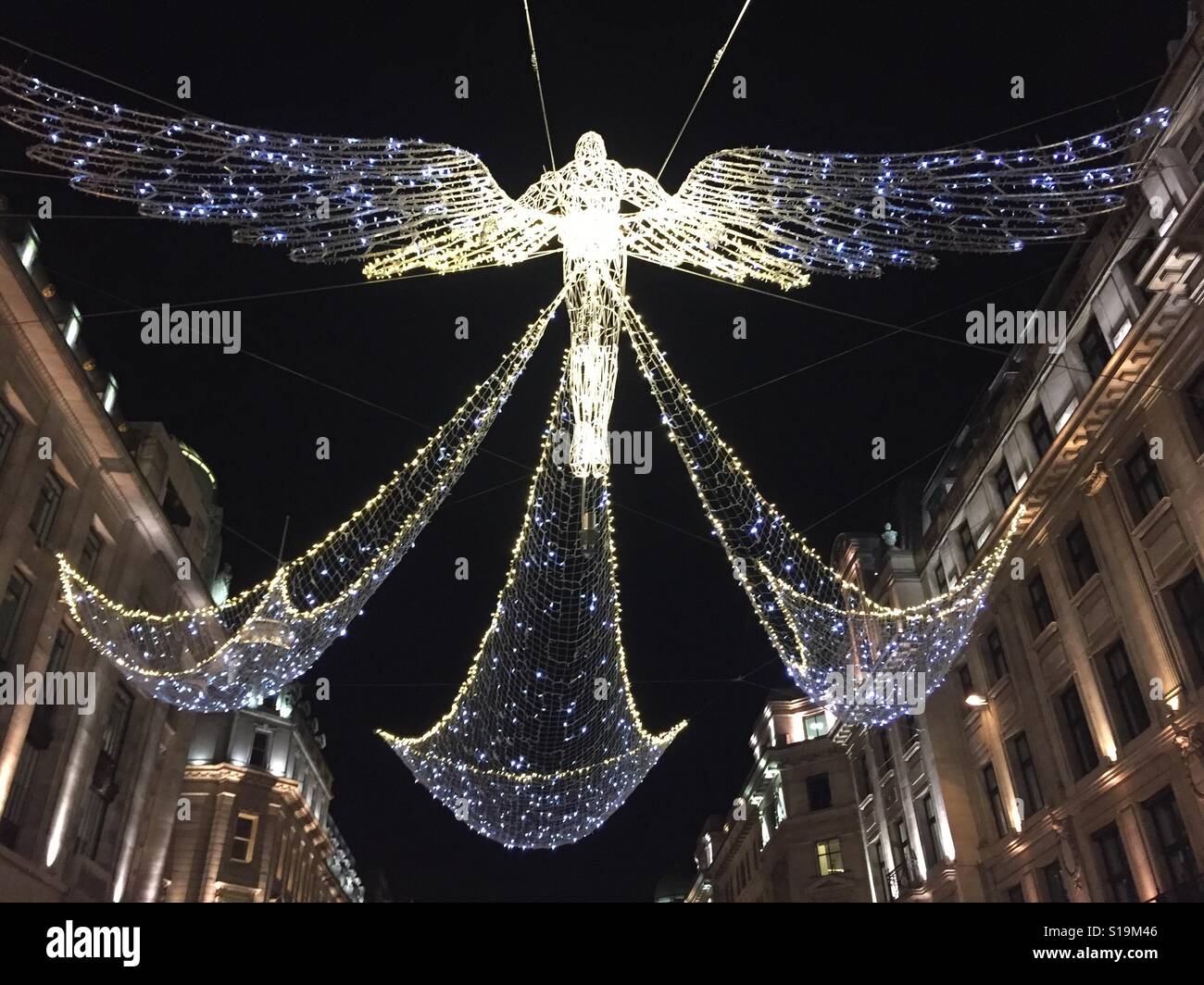 London-Weihnachtsbeleuchtung, wings Engel Stockfoto