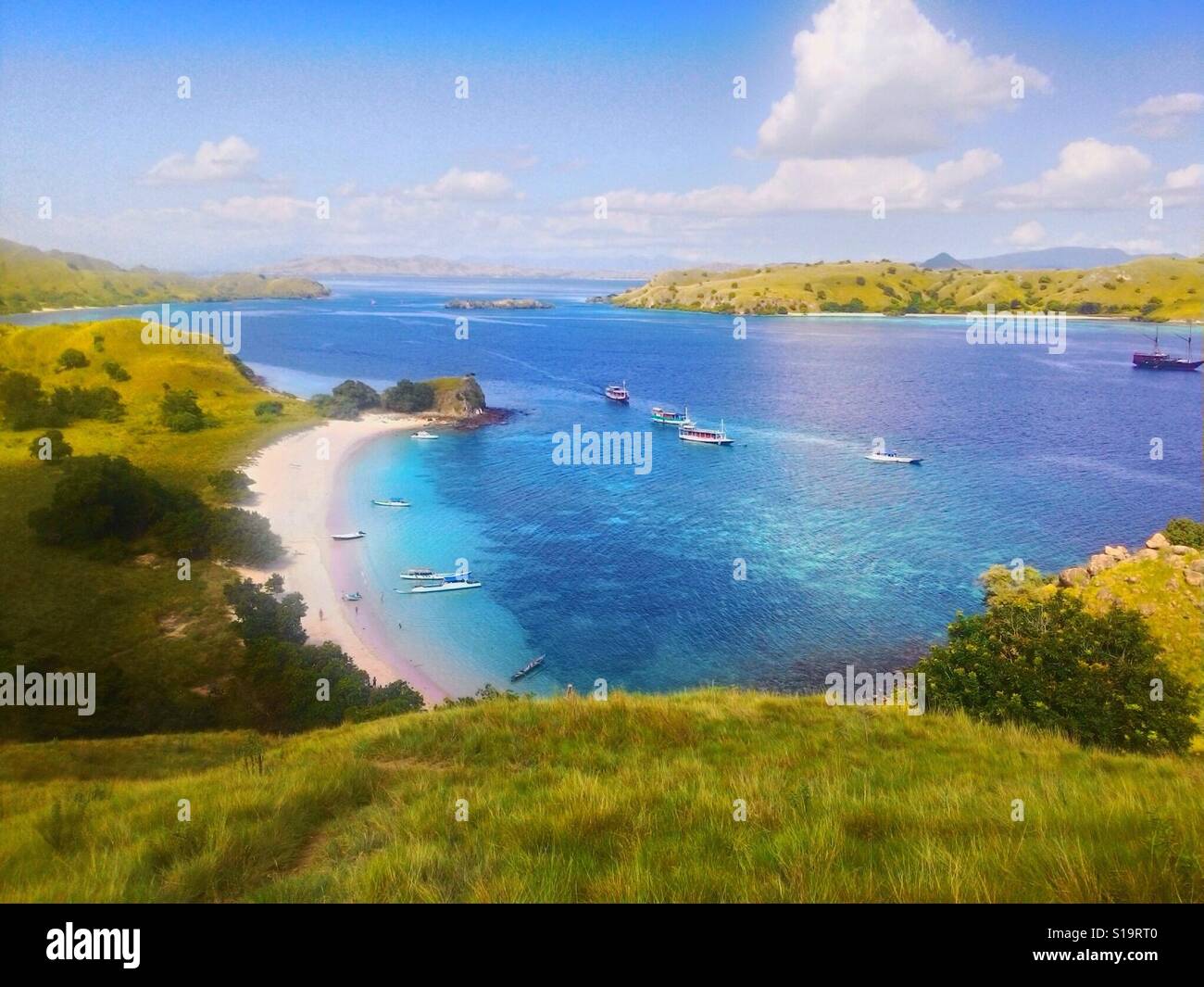 Komodo Inseln Landschaft mit Blick aufs Meer und Strand, Indonesien Stockfoto