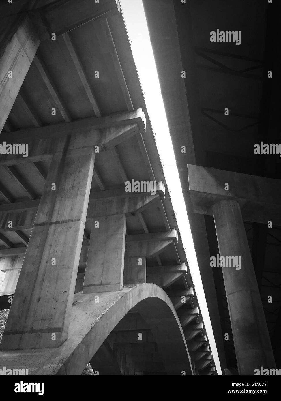 Autobahn Brücke Unterführung Stockfoto