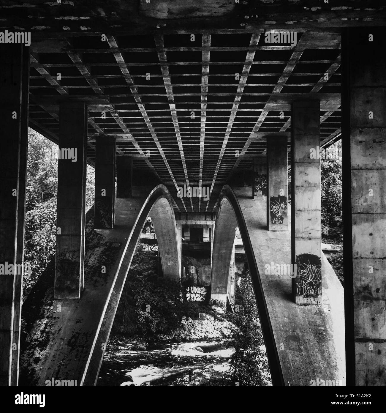 Unter der Brücke Stockfoto
