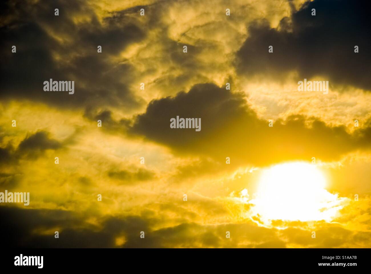 launische Wolken Himmel Stockfoto