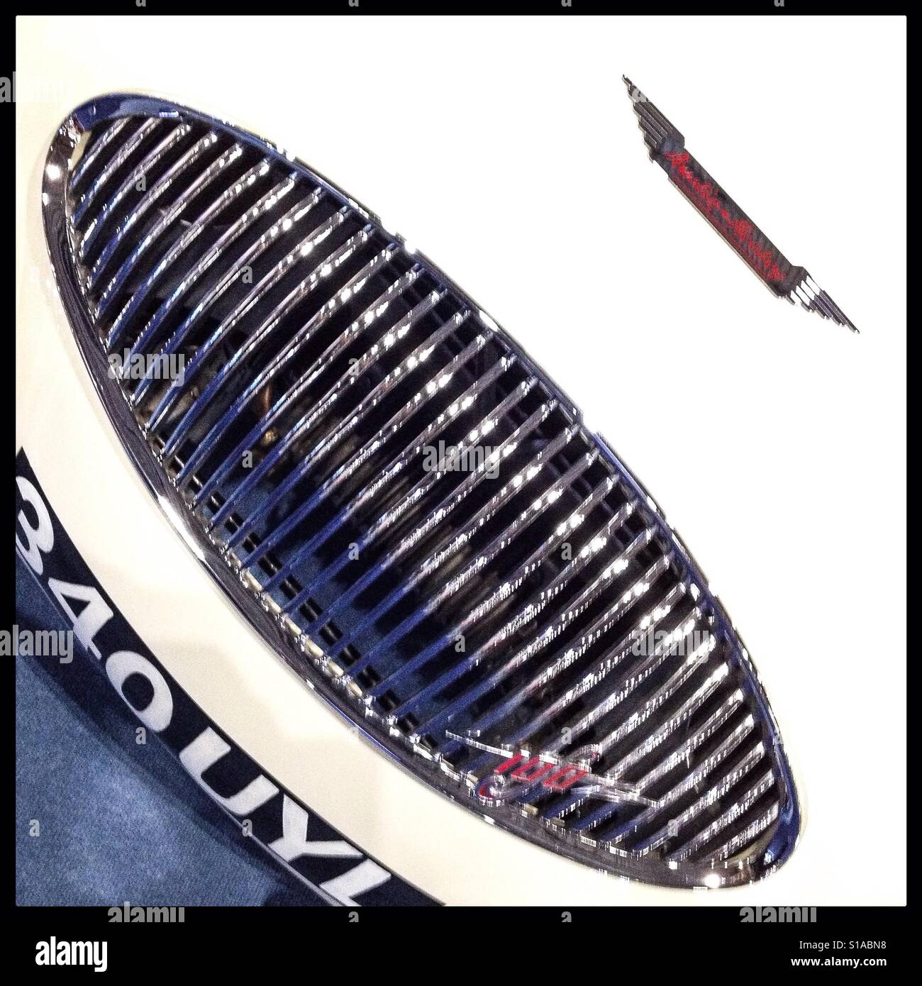 Retro-Chrom-Kühlergrill Stockfoto