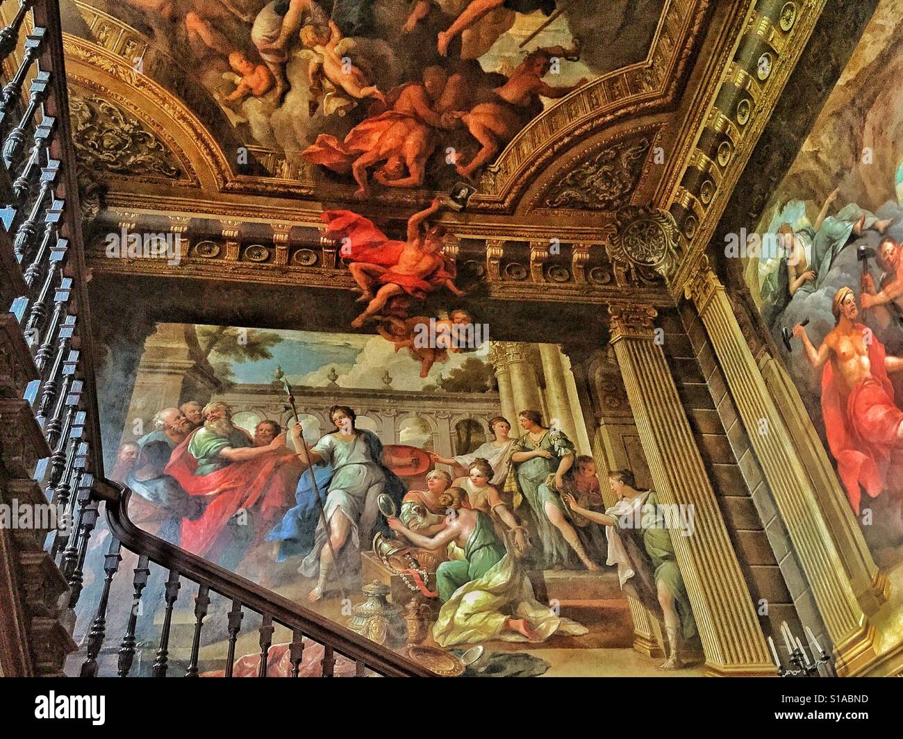 Ein Blick auf die Haupttreppe Decke Hanbury Hall, Worcestershire, England. Die Wandmalerei von Sir James Thornhill, zeigt Odysseus Achilles unter den Töchtern des Lykomedes finden. © C.H. Stockfoto