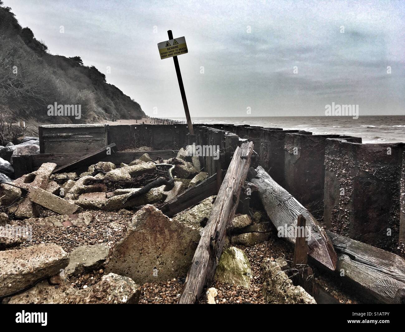 Auswirkungen der Küstenerosion Bawdsey Ferry Suffolk UK - Smartphone-aufgenommenes Stockfoto