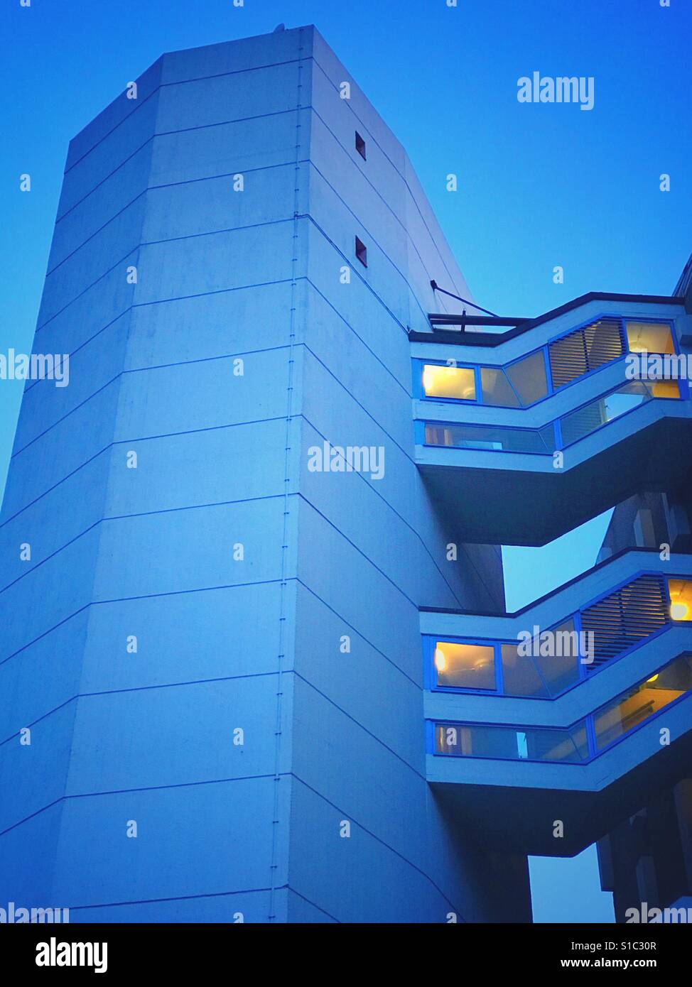 Eines Brutalist Wohnblocks in der Nähe von Kings Cross, London - Smartphone-aufgenommenes Stockfoto