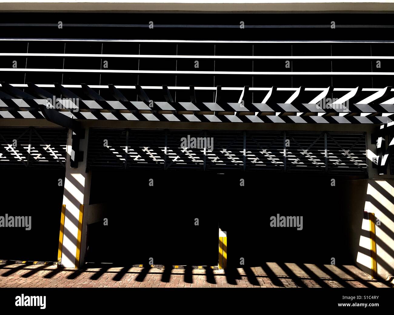 Parallele Linien Parkplatz - Smartphone-aufgenommenes Stockfoto