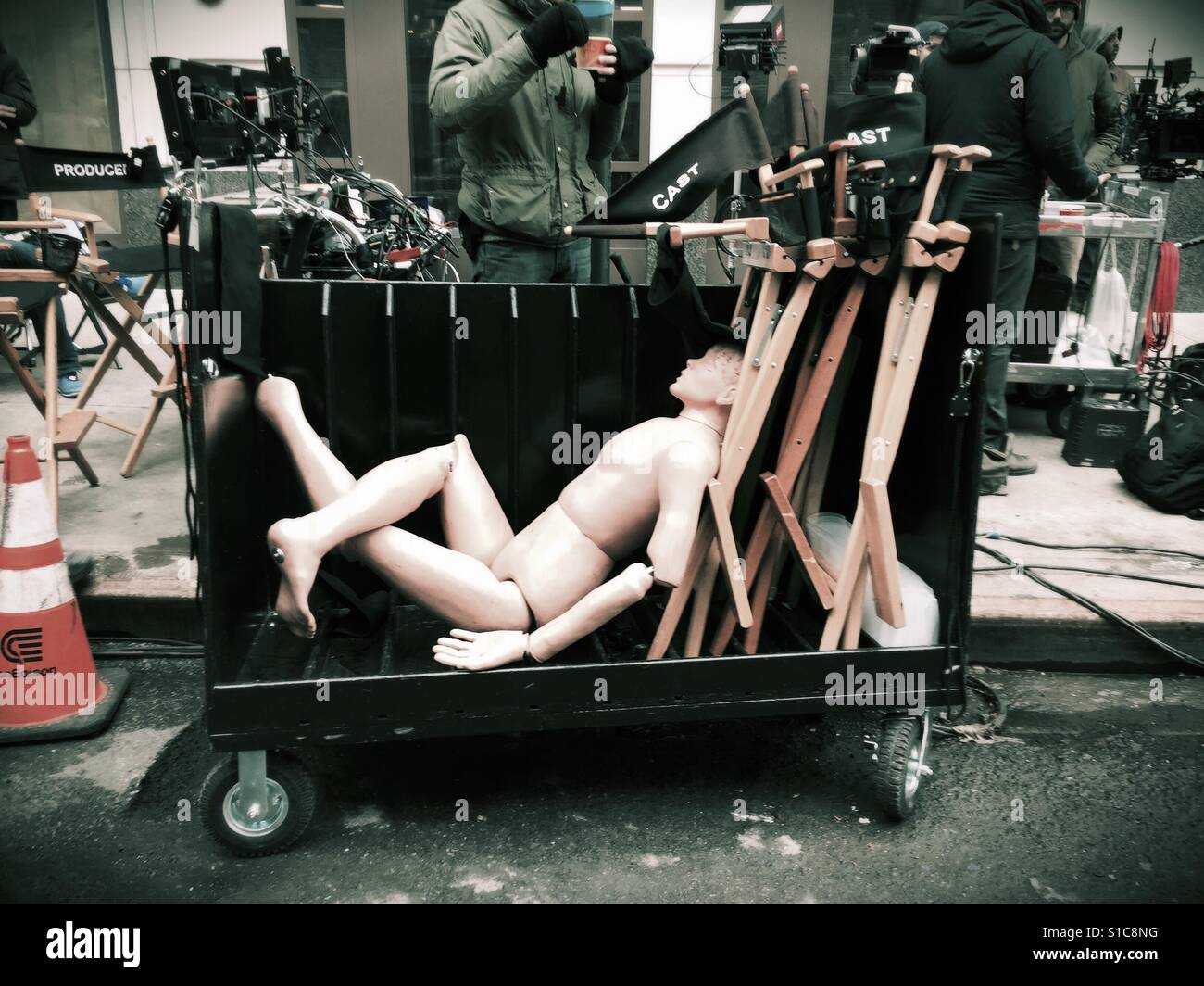Demontierten Mannequin auf einem Filmset - Smartphone-aufgenommenes Stockfoto