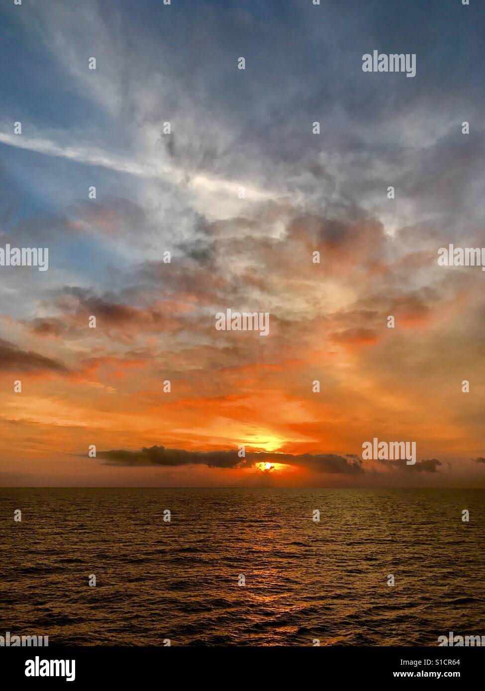 Sonnenaufgang über dem Mittelmeer Stockfoto