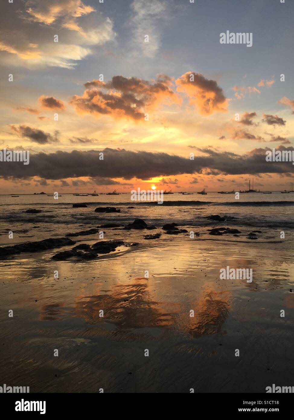 Playa Tamarindo, Costa Rica Sonnenuntergang. Stockfoto