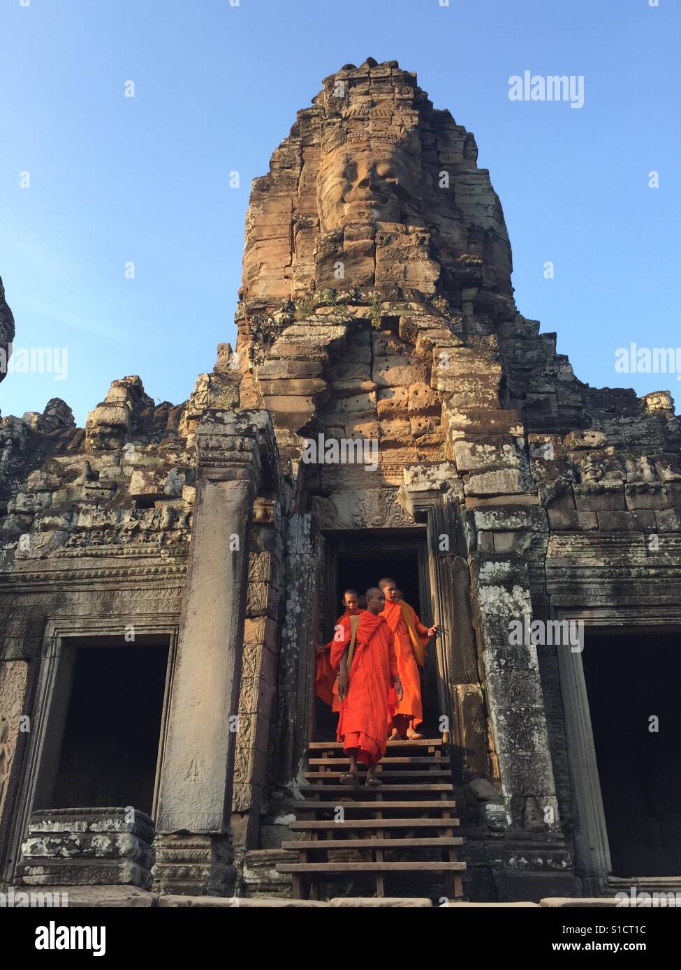Buddhistische Mönche Tempel in Kambodscha besuchen. Stockfoto