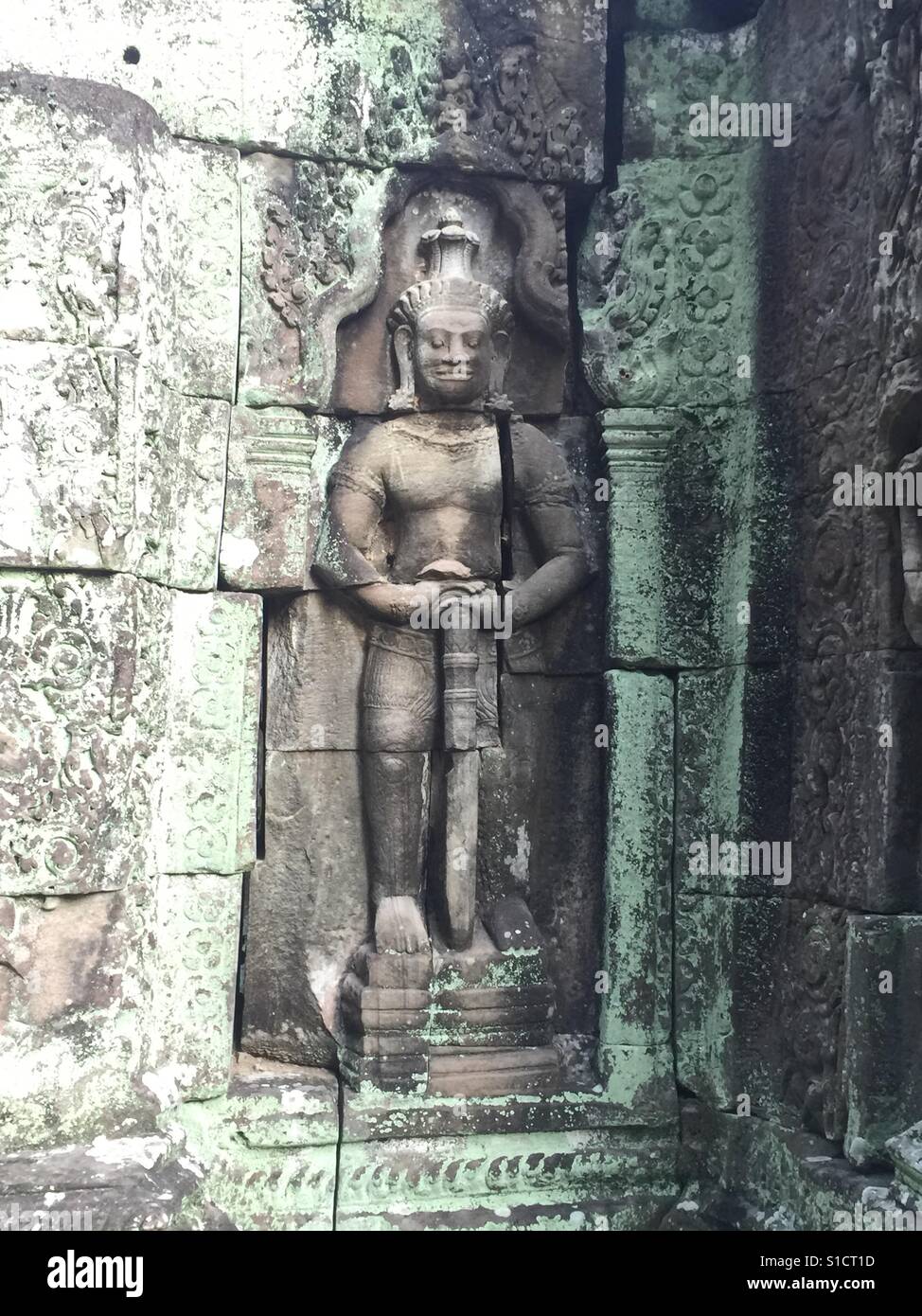 Antike Schnitzerei im Tempel von Kambodscha. Stockfoto