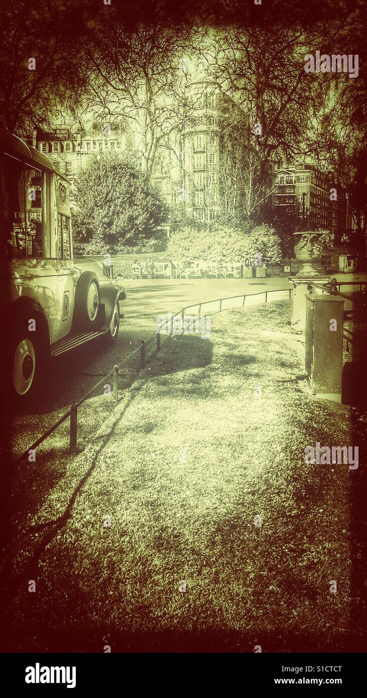 Rolls-Royce Eis van Kensington gardens - Smartphone-aufgenommenes Stockfoto