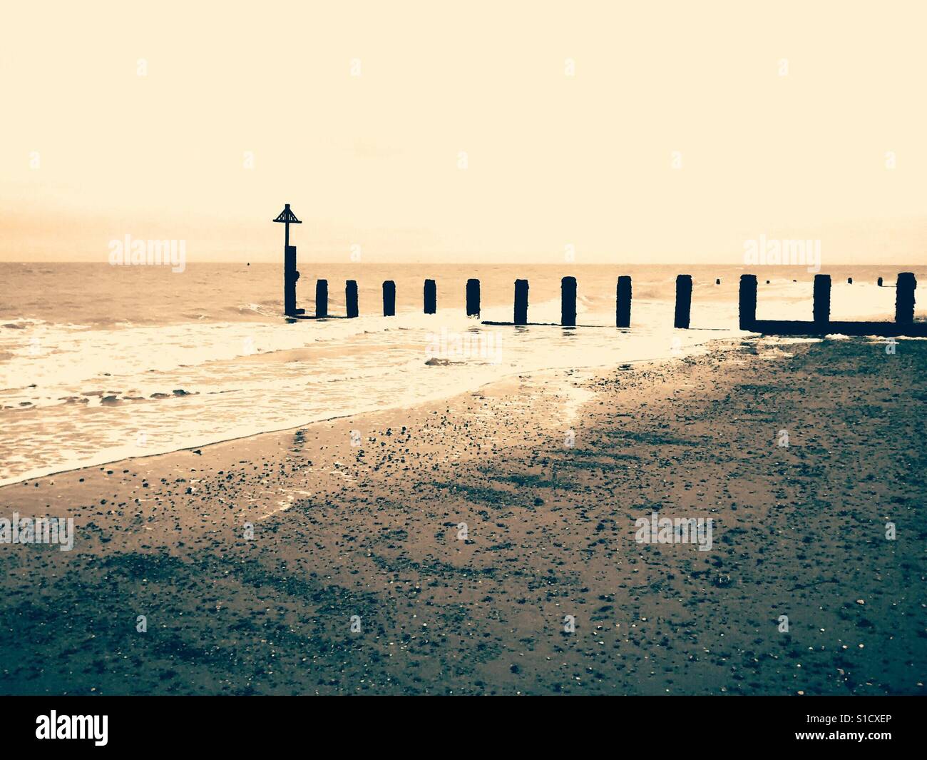 Der Strand von Frinton auf dem Meer Stockfoto