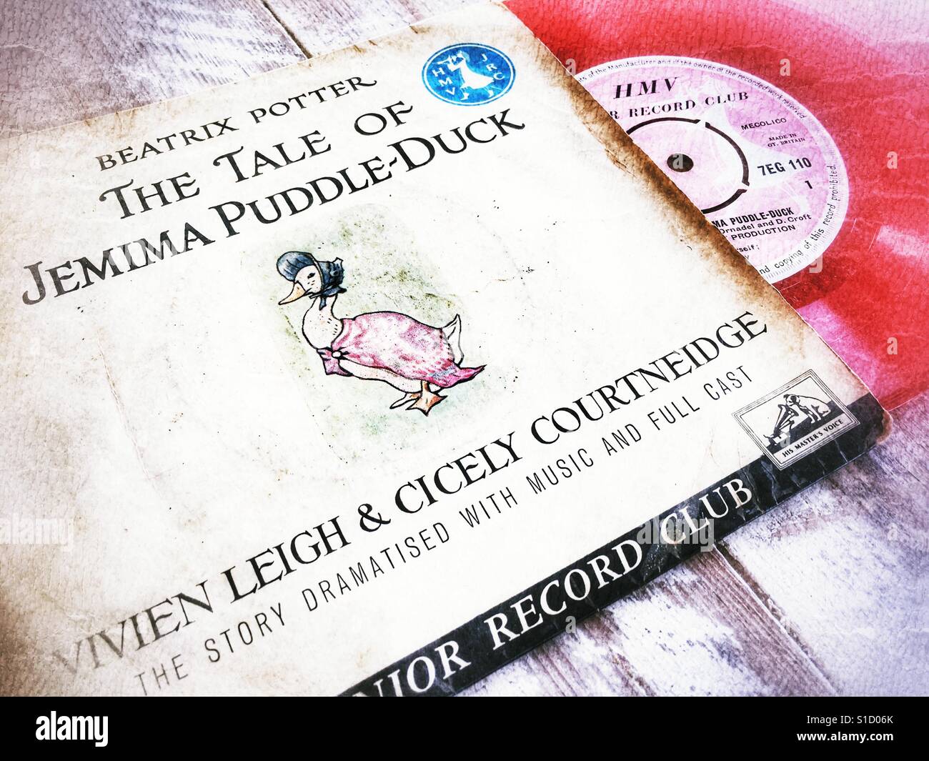 HMV Rekord Juniorclub. Beatrix Potter's The Tale of Jemima Puddleduck von Vivien Leigh und Cicely Courtneidge gelesen. Roten Vinyl-Schallplatte, 45 u/min. Stockfoto