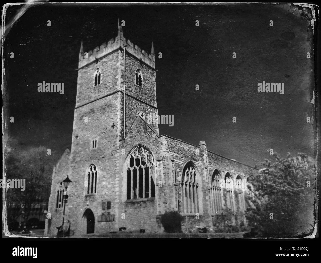 Ein faux Ferrotypie Foto von den Ruinen der St.-Peter Kirche, die bei einem Luftangriff, während des zweiten Weltkriegs in Bristol, Großbritannien zerstört wurde - Smartphone-aufgenommenes Stockfoto