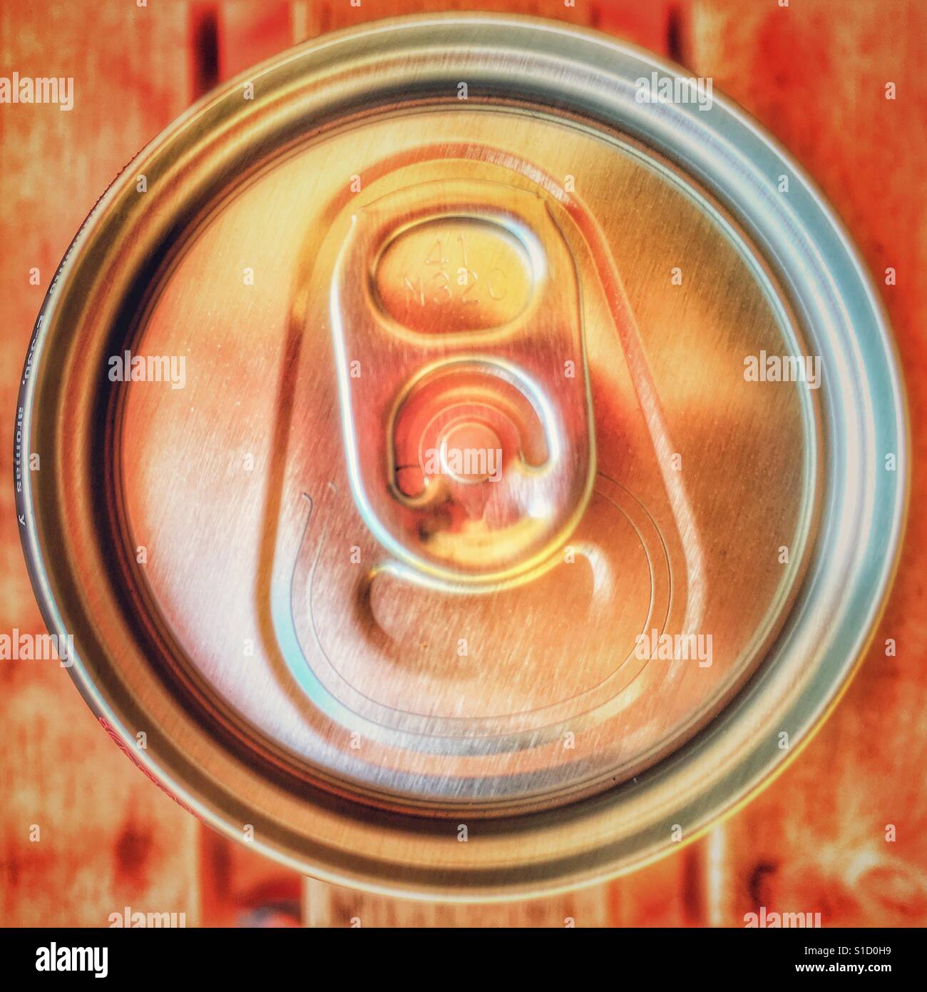 Oben auf eine ungeöffnete trinken kann - Smartphone-aufgenommenes Stockfoto