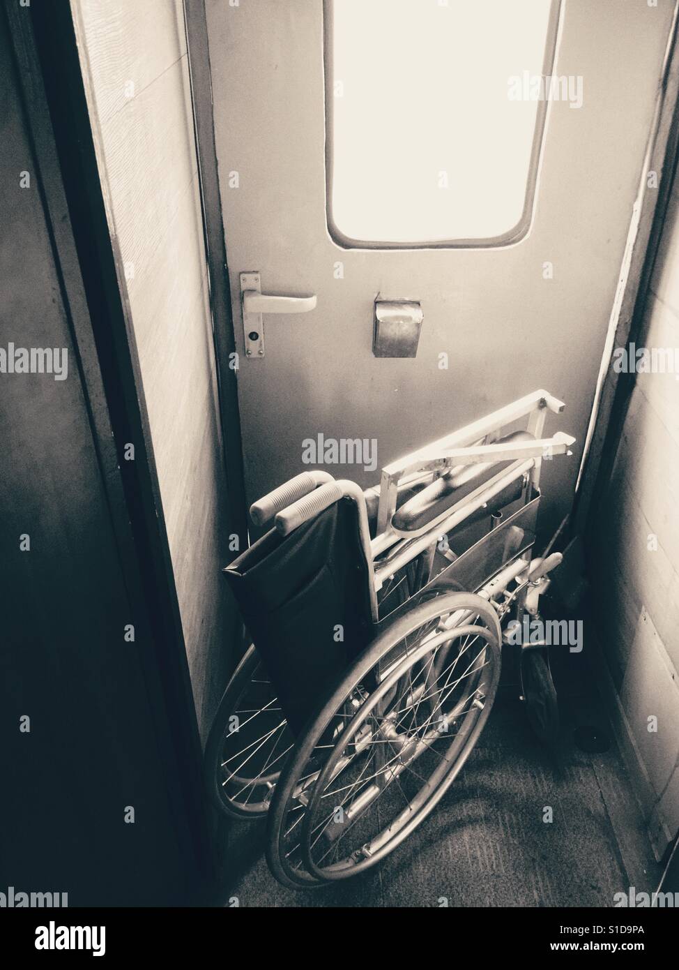 Räder in einem Zug. Stockfoto