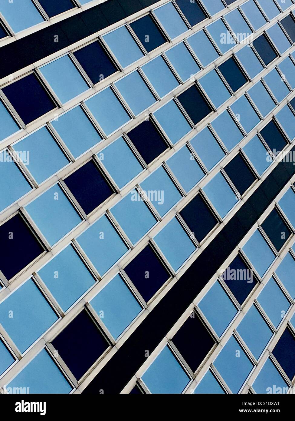 Große blaue Bürogebäude Stockfoto