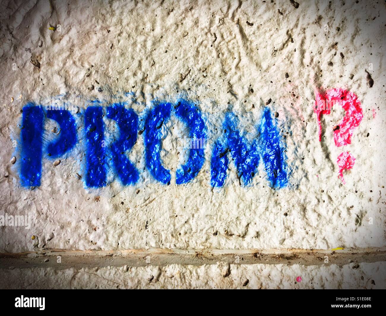 Ein Prom-Vorschlag als Graffiti an der Wand. Stockfoto