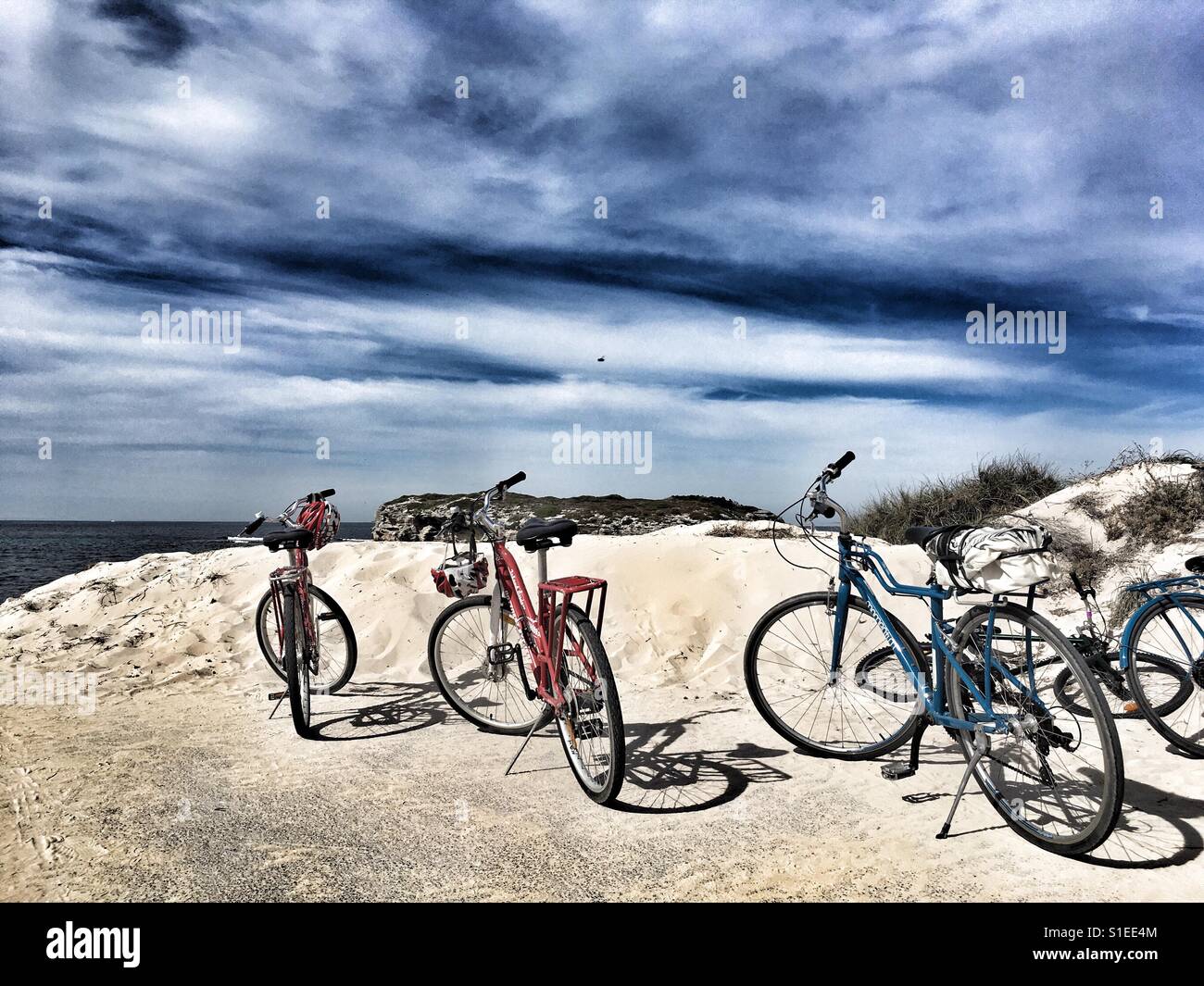 Fahrräder am Strand Rottnest Insel Western Australia Stockfoto