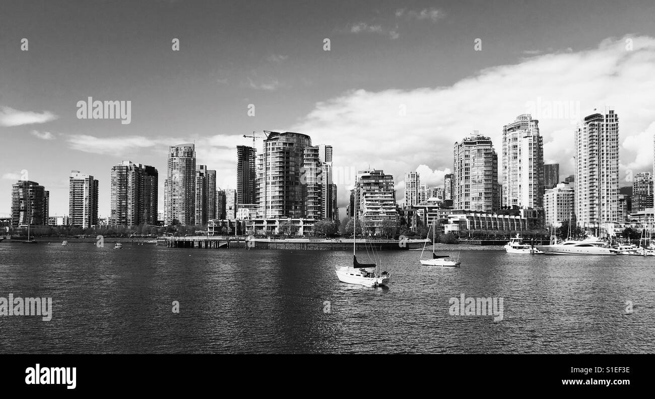 Skyline von Vancouver Yaletown betrachten. Drake St ist in der Mitte. Stockfoto