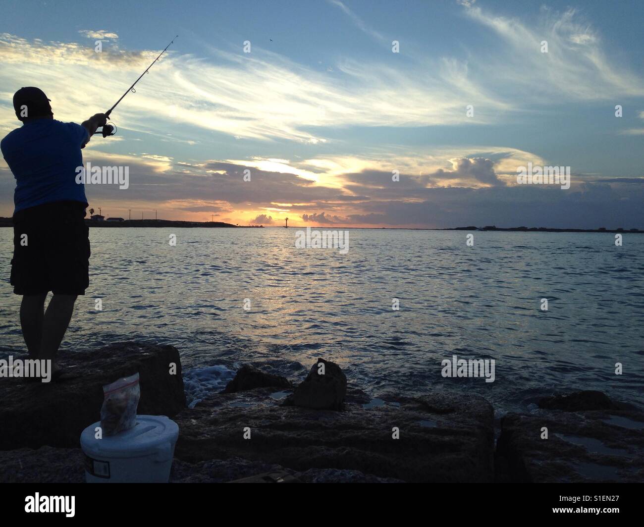 Angeln am meer -Fotos und -Bildmaterial in hoher Auflösung – Alamy