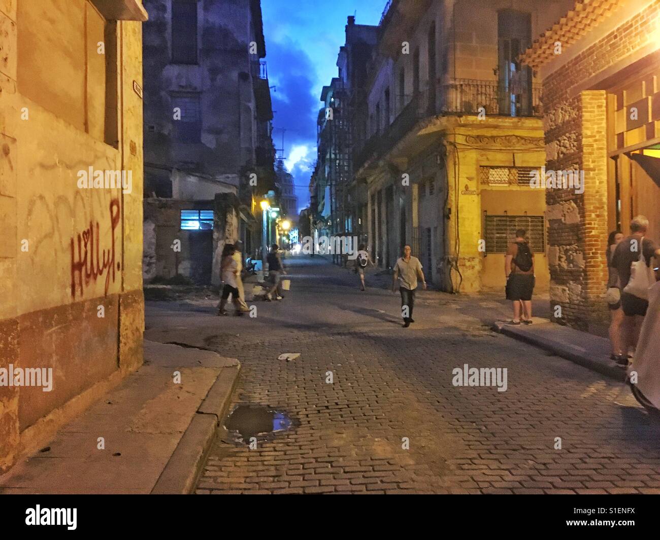 Nacht in Alt-Havanna, Kuba - Smartphone-aufgenommenes Stockfoto