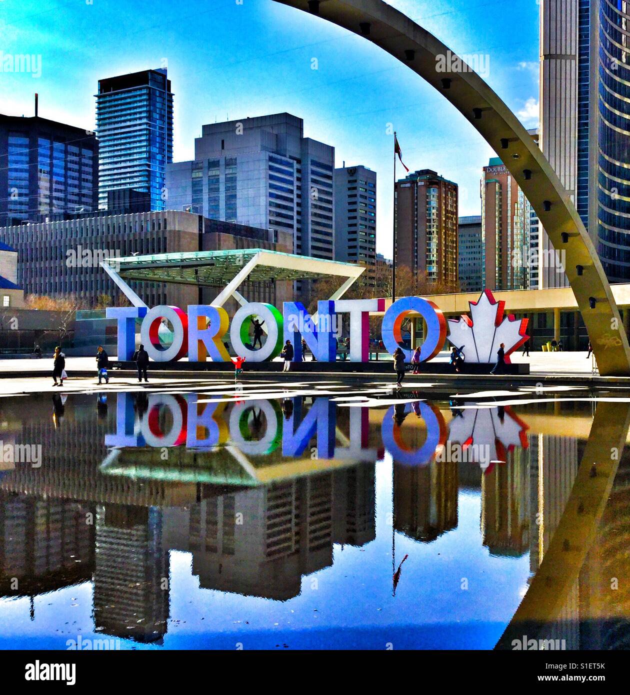 Nathan Phillips Square in der Innenstadt von Toronto. Stockfoto