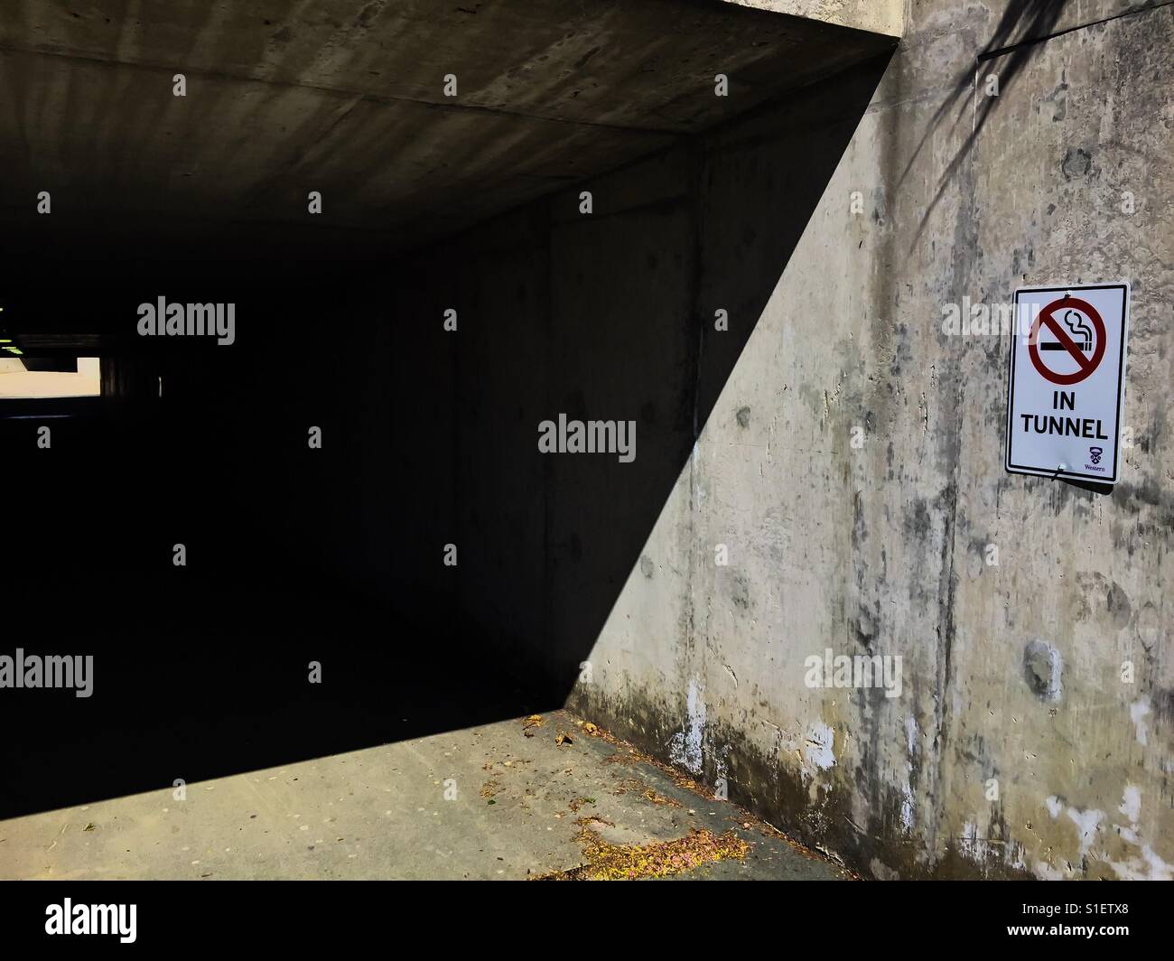 Tunnel-Nichtraucher - Smartphone-aufgenommenes Stockfoto