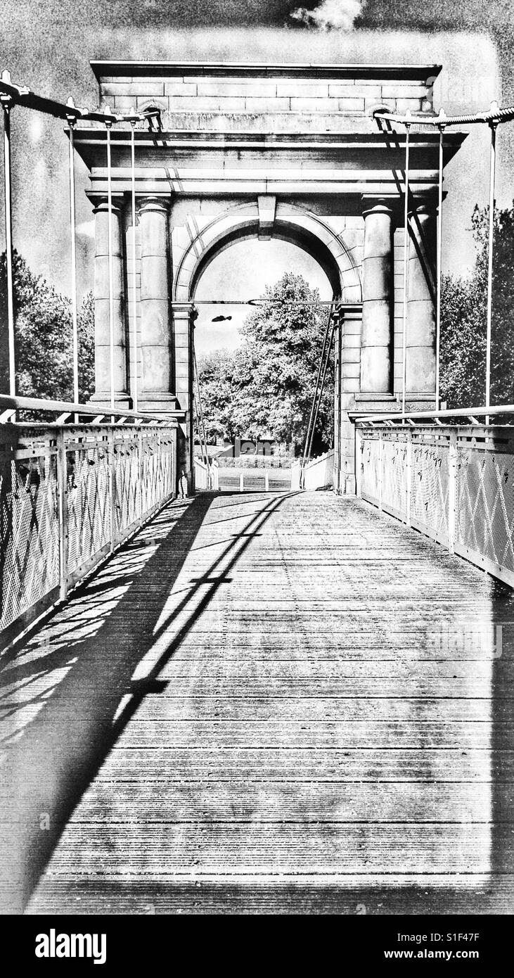 Hängebrücke - Smartphone-aufgenommenes Stockfoto