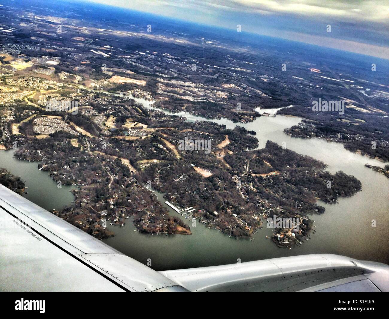 Schöne Aussicht vom Flugzeugfenster. Stockfoto