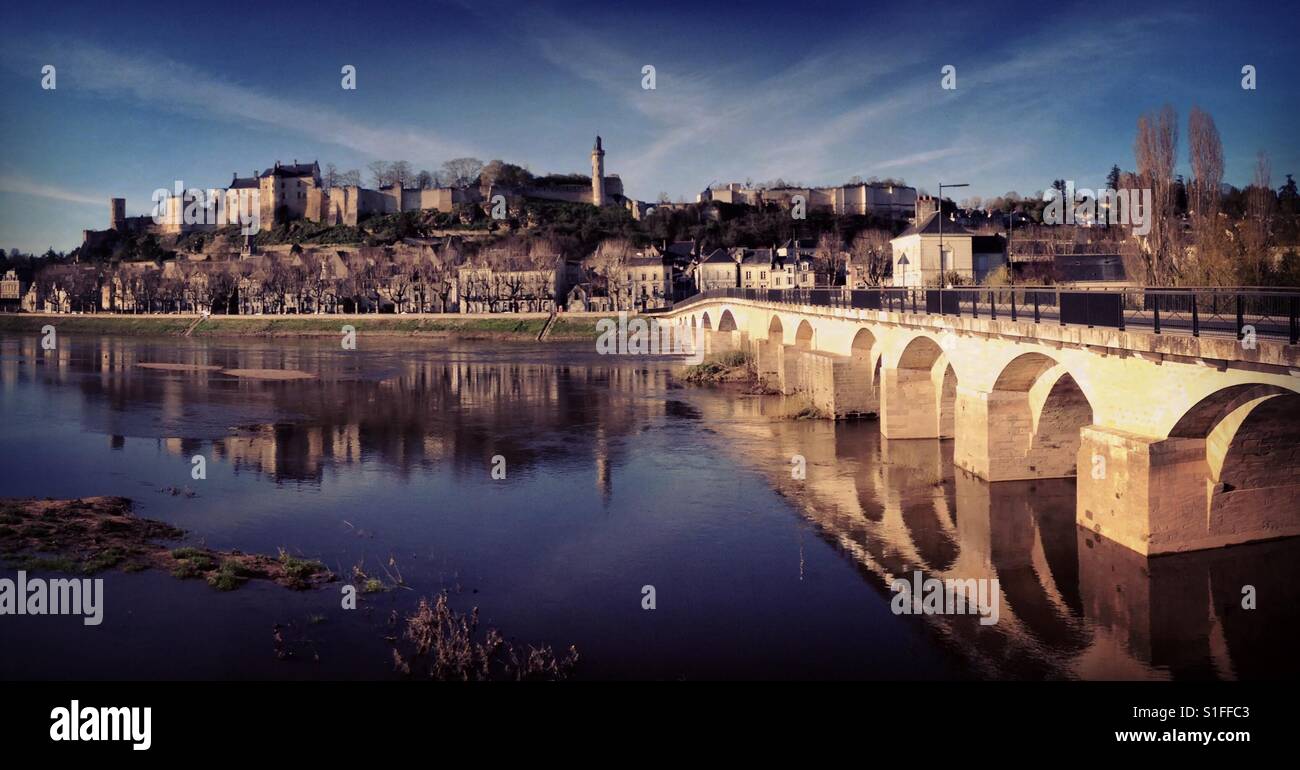 Chinon Stadt und Schloss, Indre-et-Loire, Frankreich - Smartphone-aufgenommenes Stockfoto