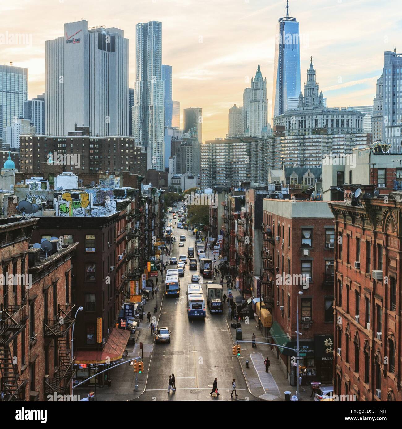 Zweifarbige Stadt. - Smartphone-aufgenommenes Stockfoto