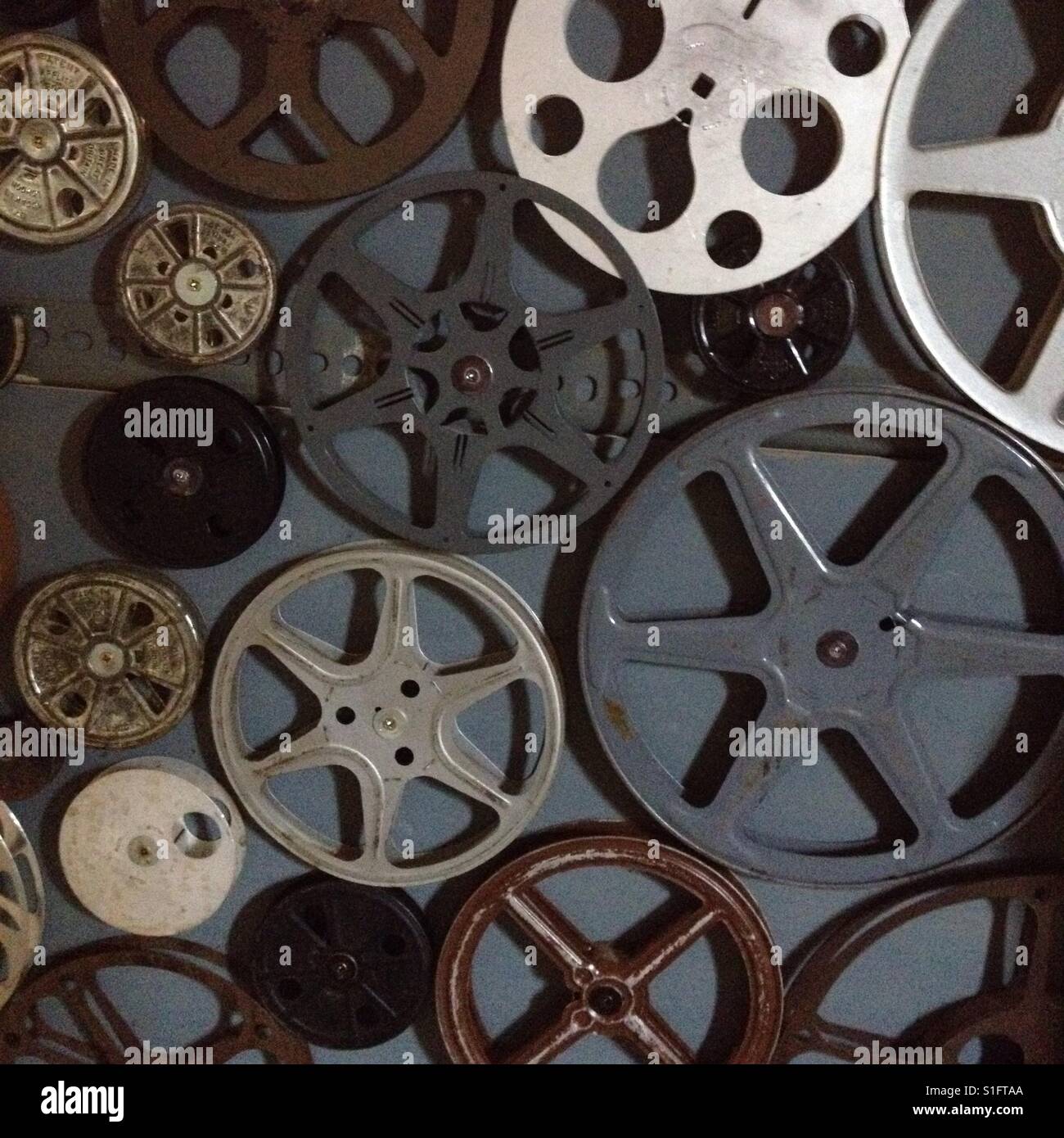 Altes Kino Filmspulen an einer Wand montiert Stockfoto